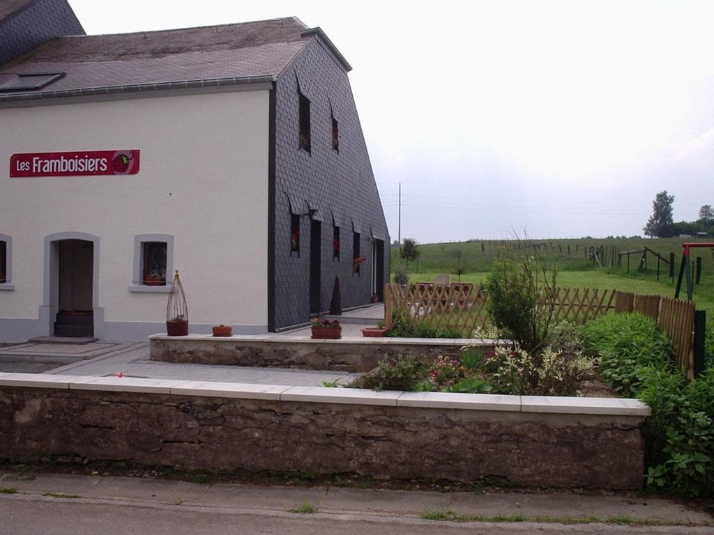Gites "Les Framboisiers" Neufchâteau Екстериор снимка